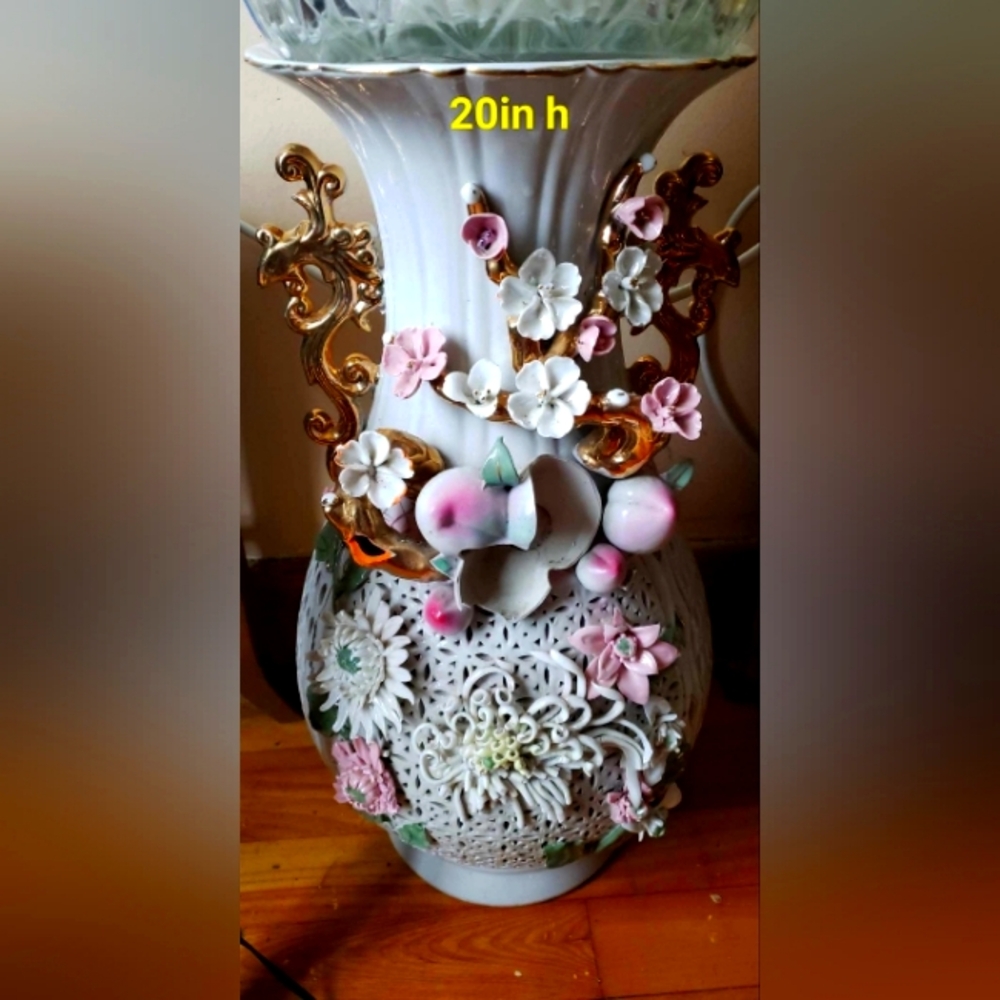 2 flower vases
